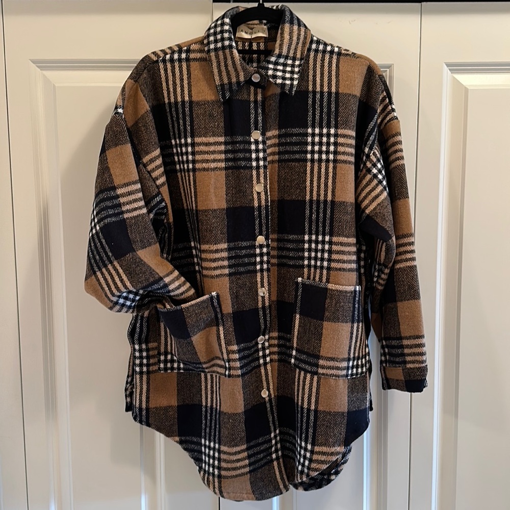 Women’s tunic “swacket” (can be worn as a sweater or jacket).